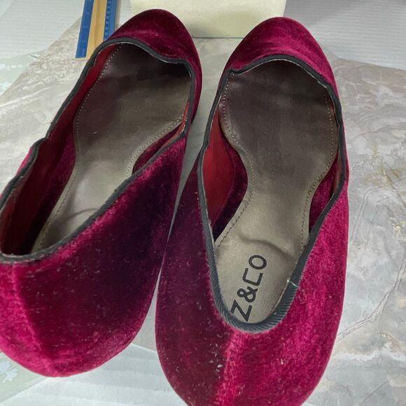 Liz & Co. size 11 burgundy low wedge velvet shoes - Picture 8 of 9